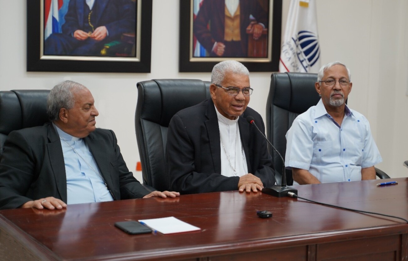 MINERD y la Iglesia Católica firman ocho acuerdos en beneficio de 6 000